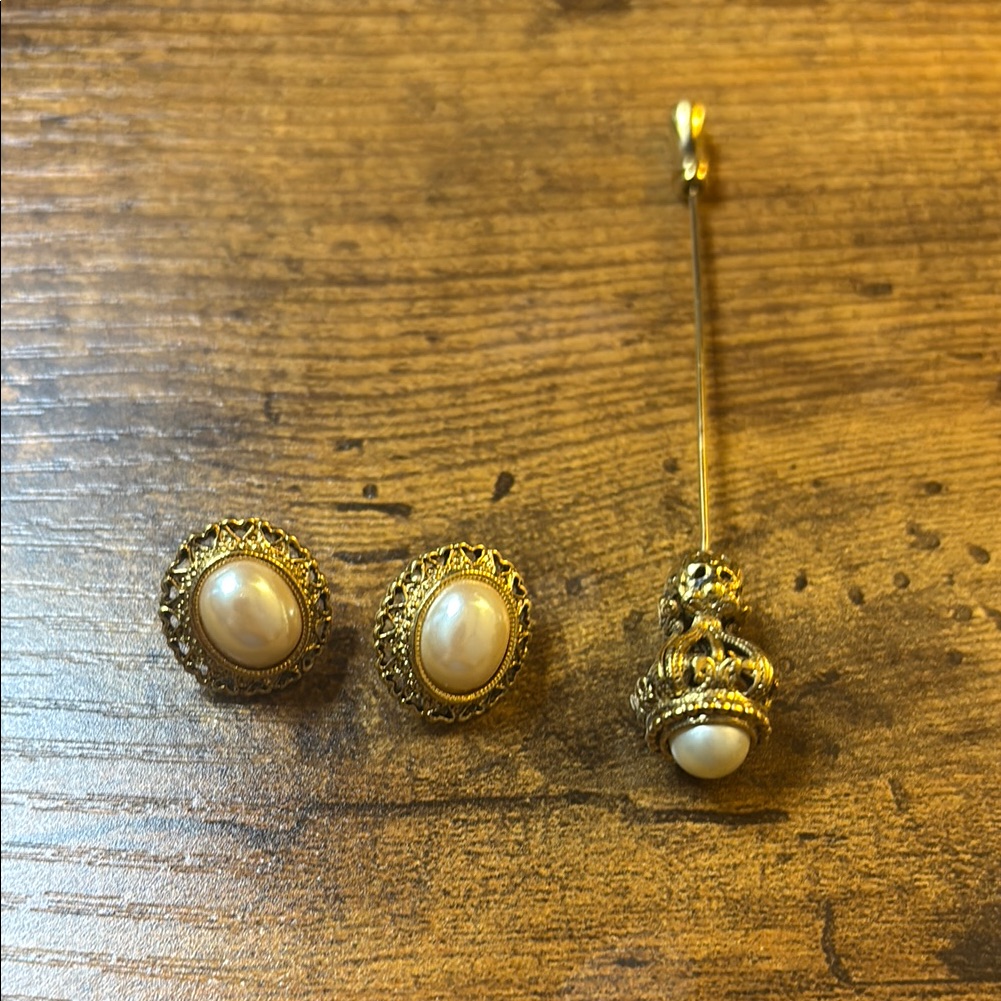 Elegant Gold Earrings And Stick Pin 9$